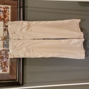 Level 99. Linen. Flared Capri.  Wide leg.